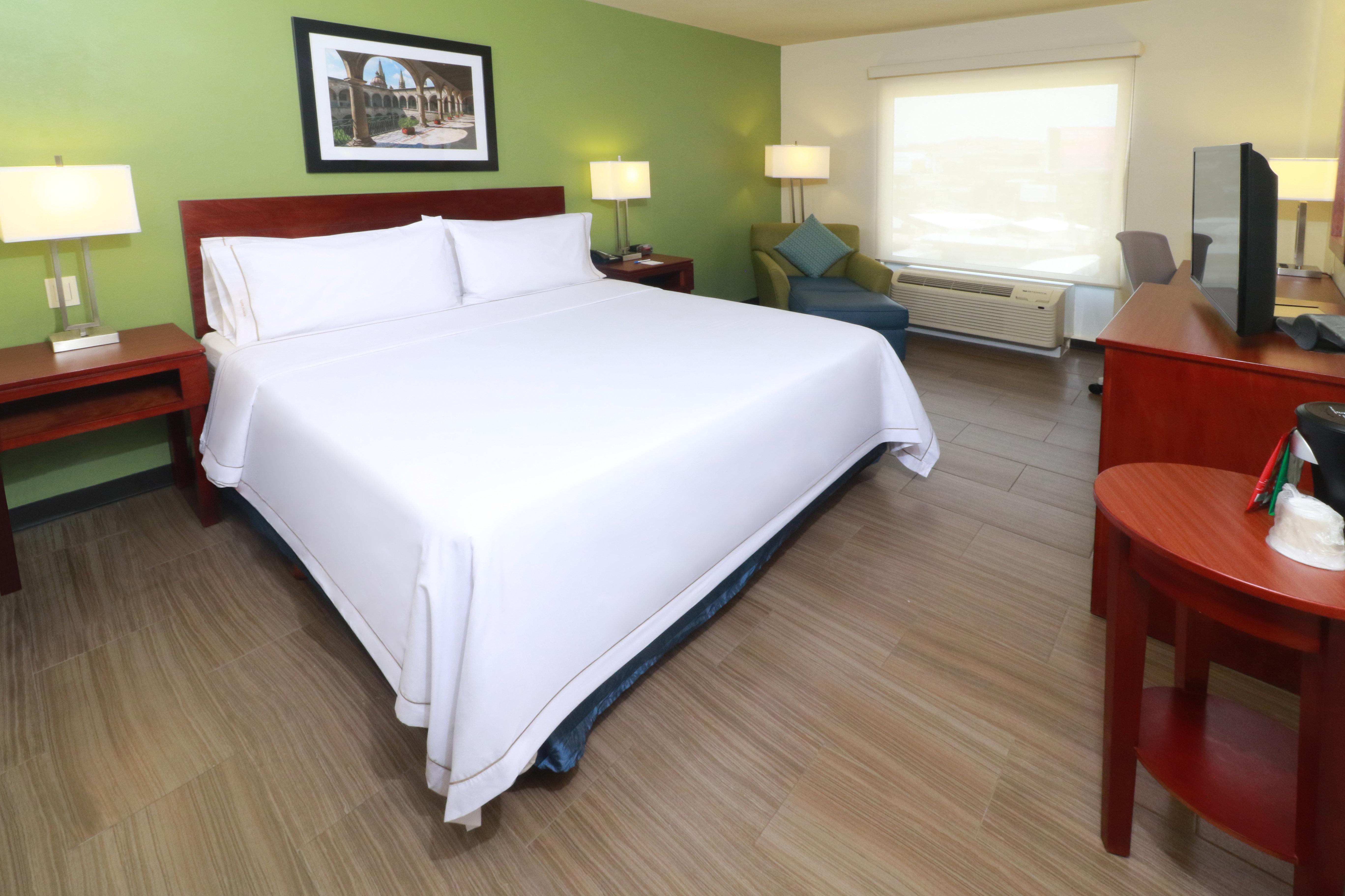 Holiday Inn Express Guadalajara Aeropuerto By Ihg Las Pintas Eksteriør billede