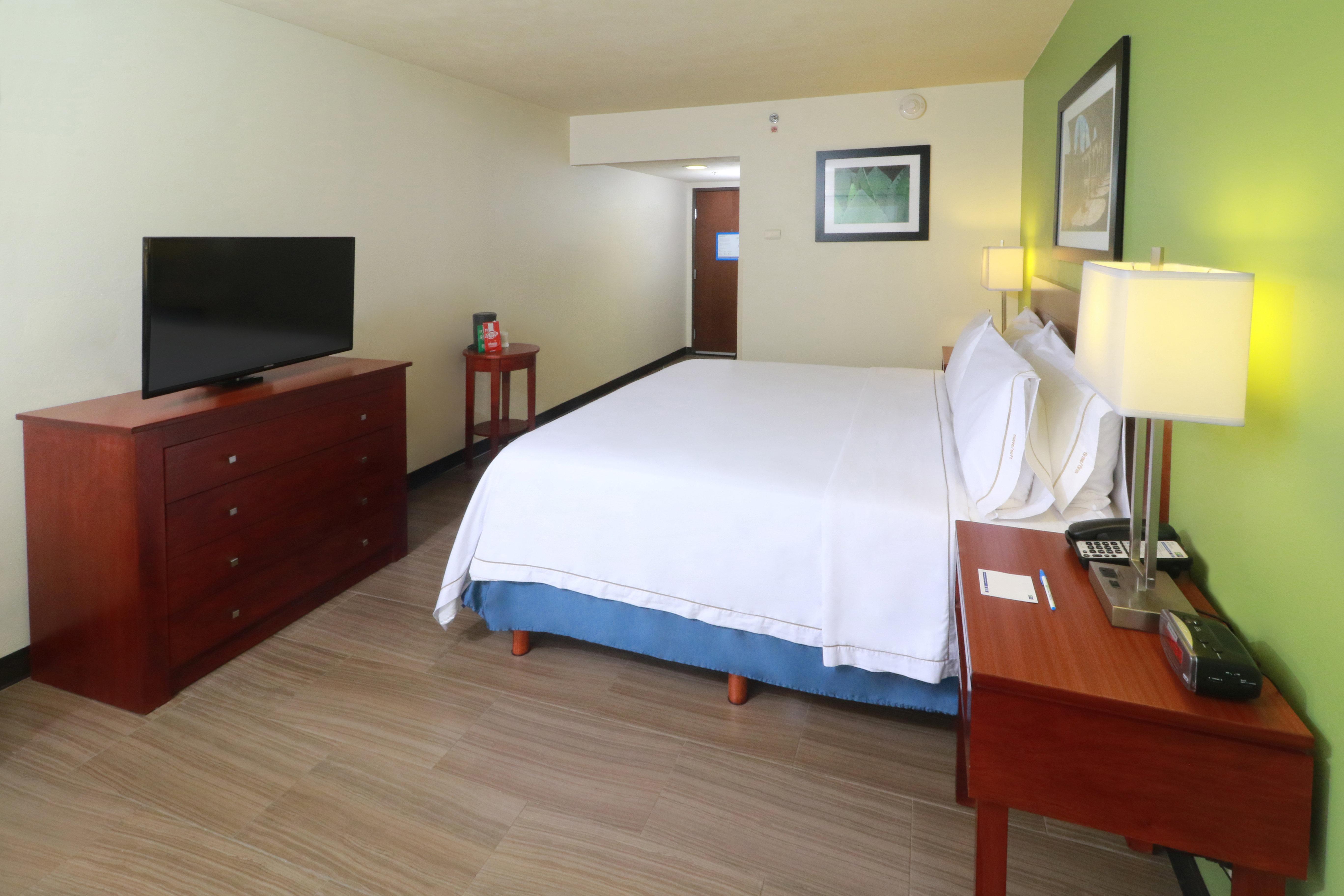 Holiday Inn Express Guadalajara Aeropuerto By Ihg Las Pintas Eksteriør billede