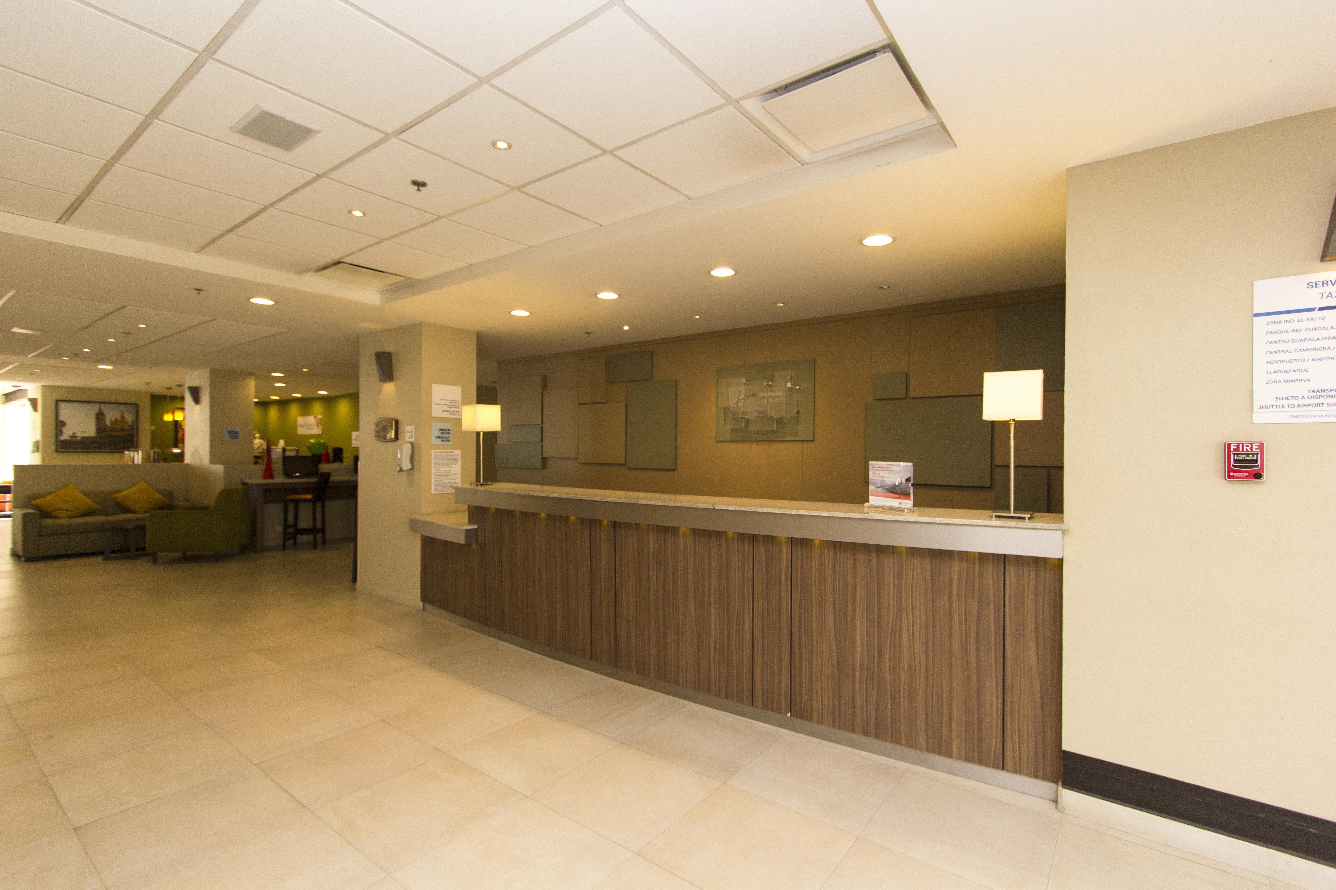 Holiday Inn Express Guadalajara Aeropuerto By Ihg Las Pintas Eksteriør billede
