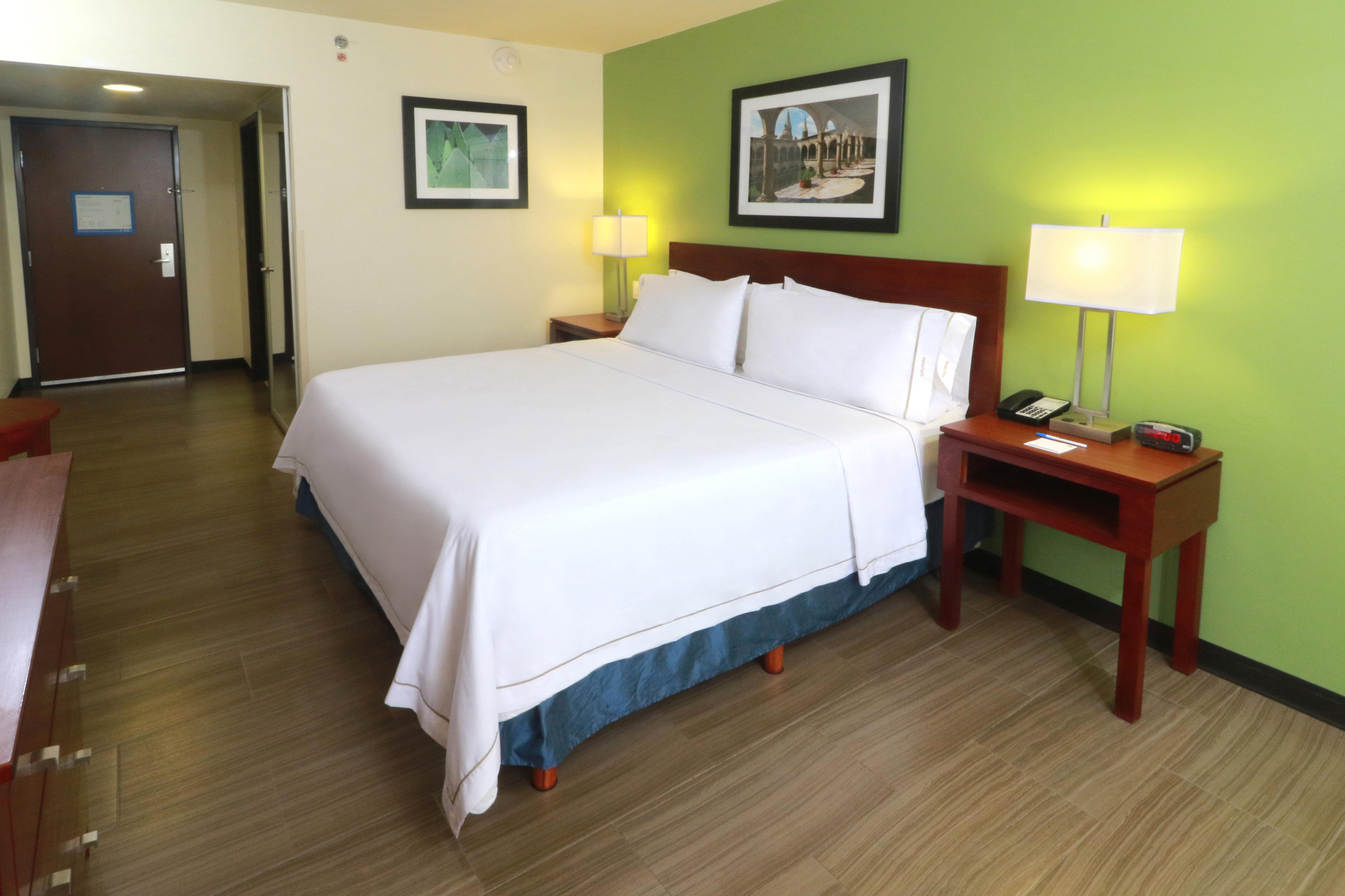 Holiday Inn Express Guadalajara Aeropuerto By Ihg Las Pintas Eksteriør billede