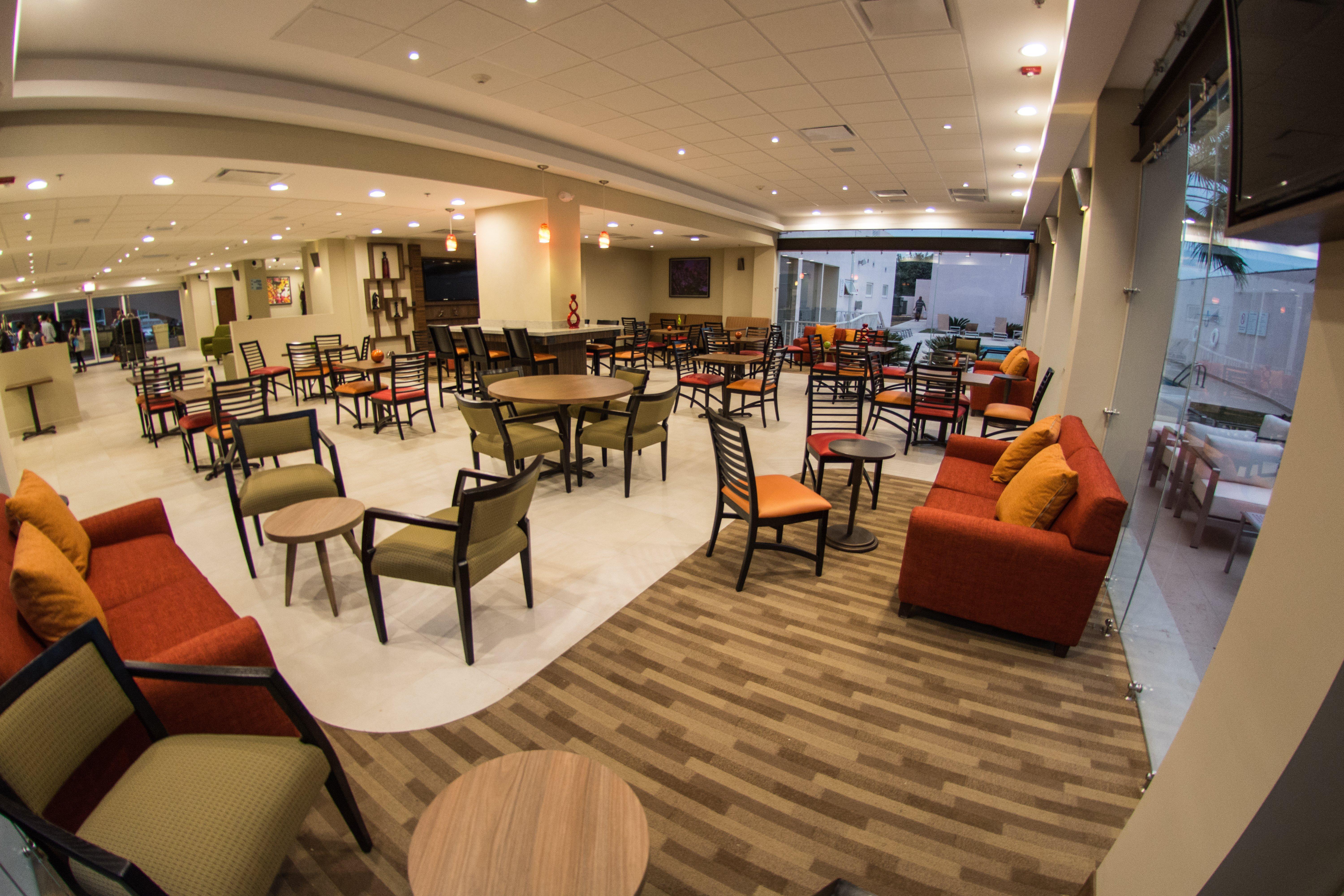 Holiday Inn Express Guadalajara Aeropuerto By Ihg Las Pintas Eksteriør billede