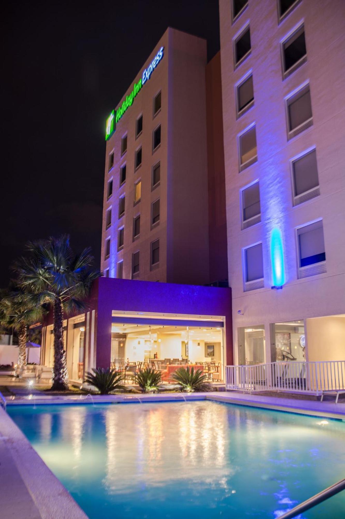 Holiday Inn Express Guadalajara Aeropuerto By Ihg Las Pintas Eksteriør billede