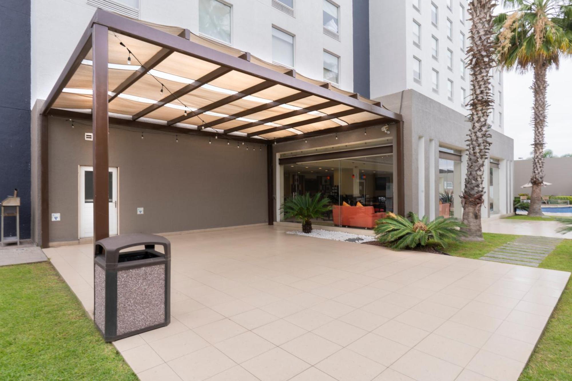 Holiday Inn Express Guadalajara Aeropuerto By Ihg Las Pintas Eksteriør billede