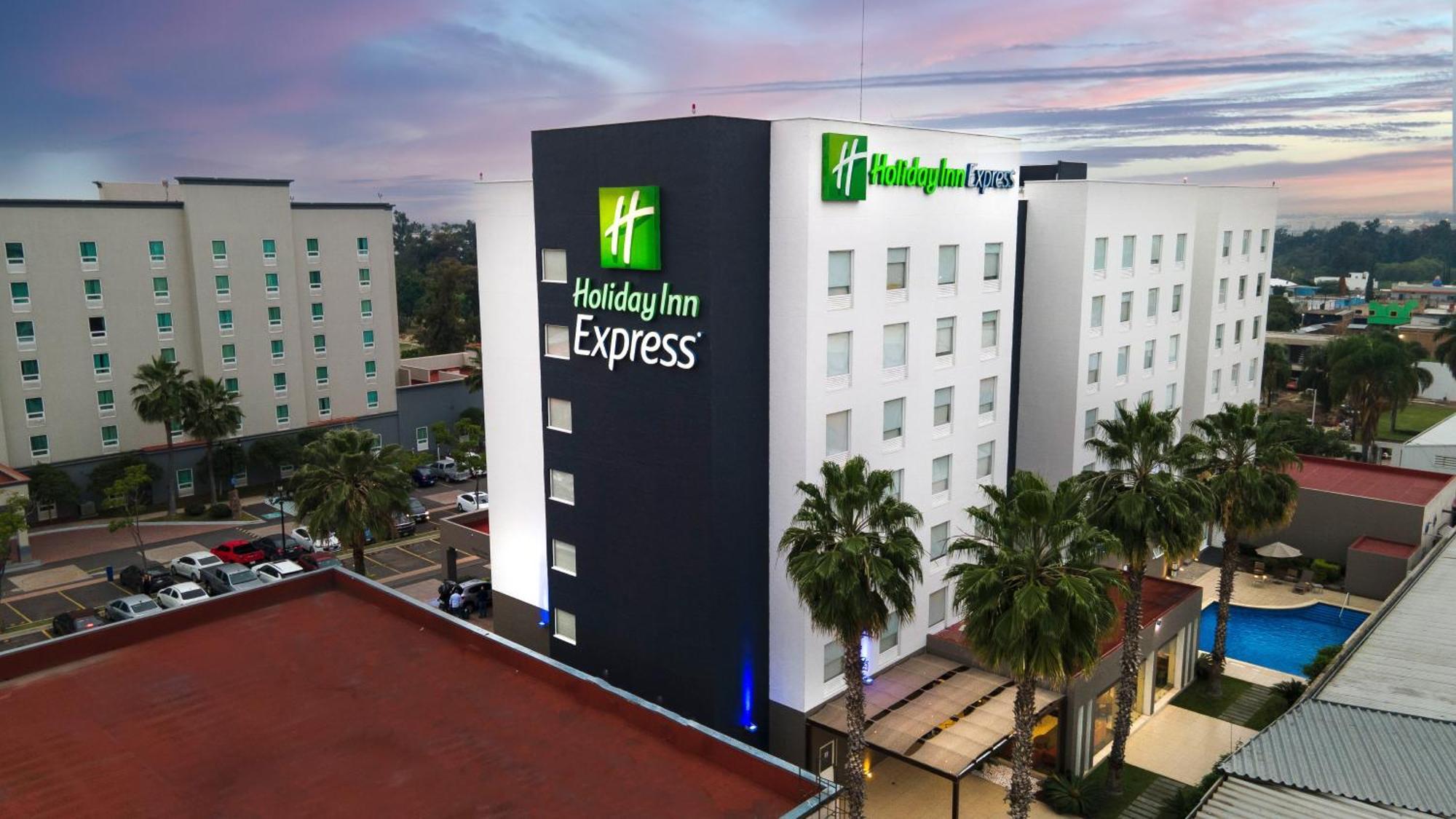 Holiday Inn Express Guadalajara Aeropuerto By Ihg Las Pintas Eksteriør billede
