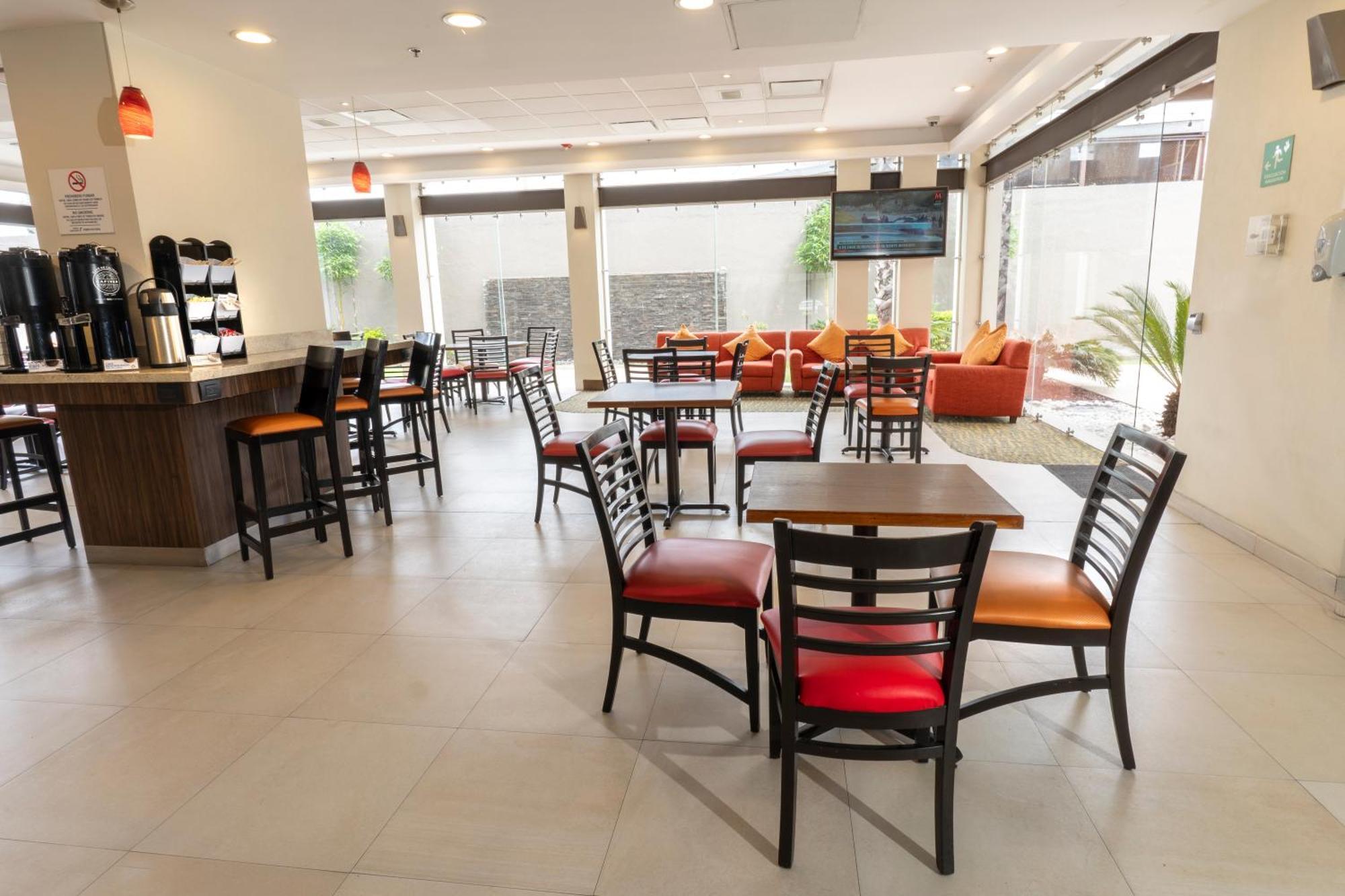 Holiday Inn Express Guadalajara Aeropuerto By Ihg Las Pintas Eksteriør billede