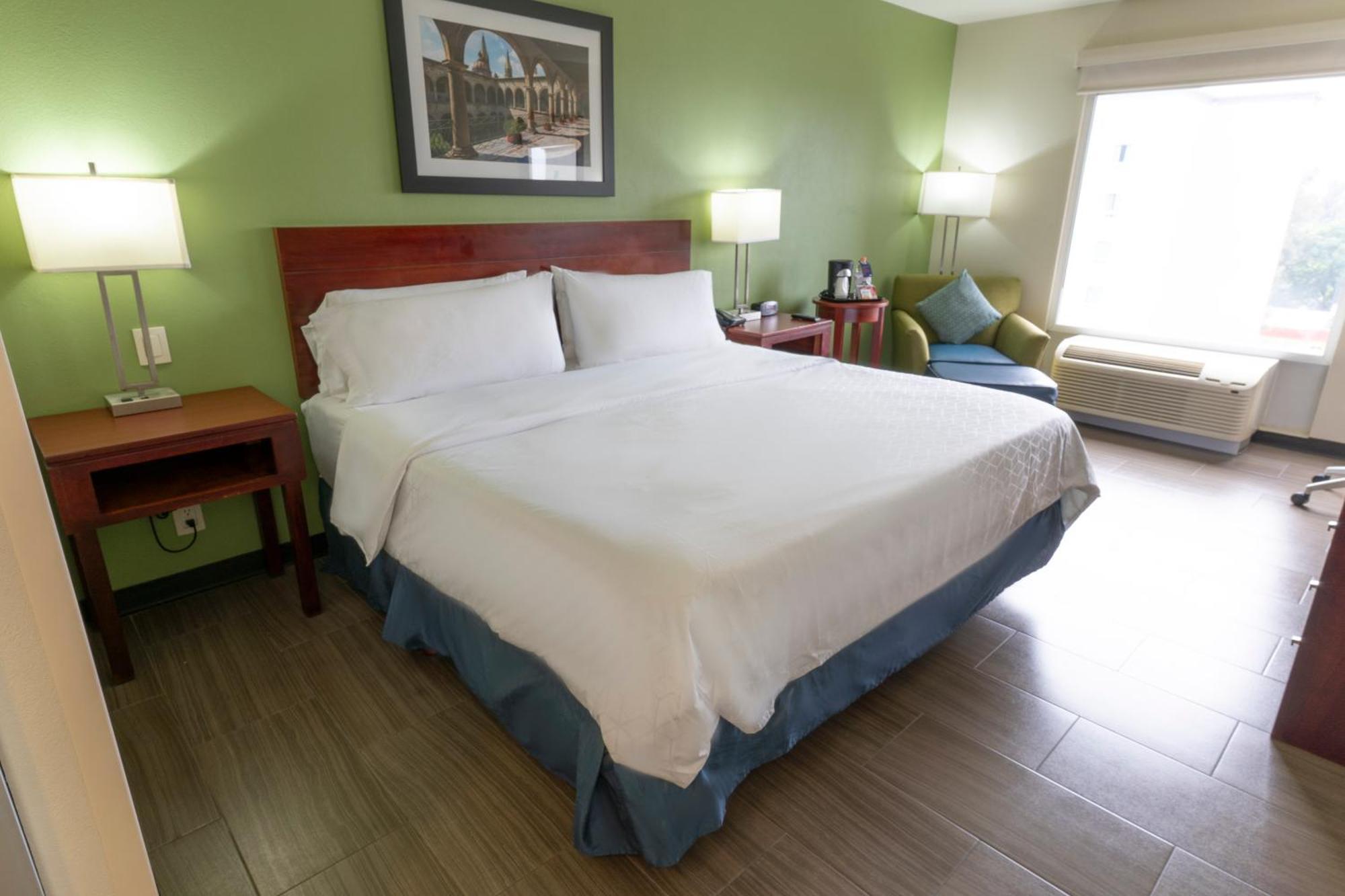Holiday Inn Express Guadalajara Aeropuerto By Ihg Las Pintas Eksteriør billede