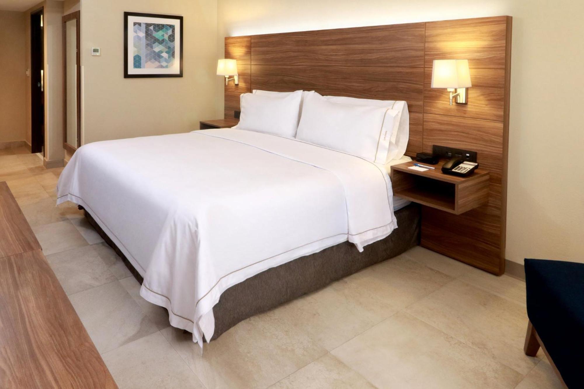 Holiday Inn Express Guadalajara Aeropuerto By Ihg Las Pintas Eksteriør billede