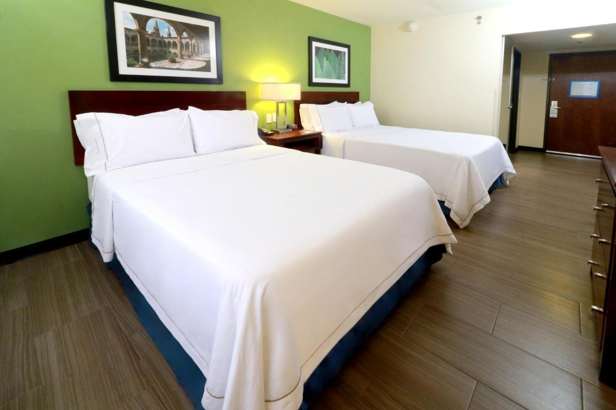 Holiday Inn Express Guadalajara Aeropuerto By Ihg Las Pintas Eksteriør billede
