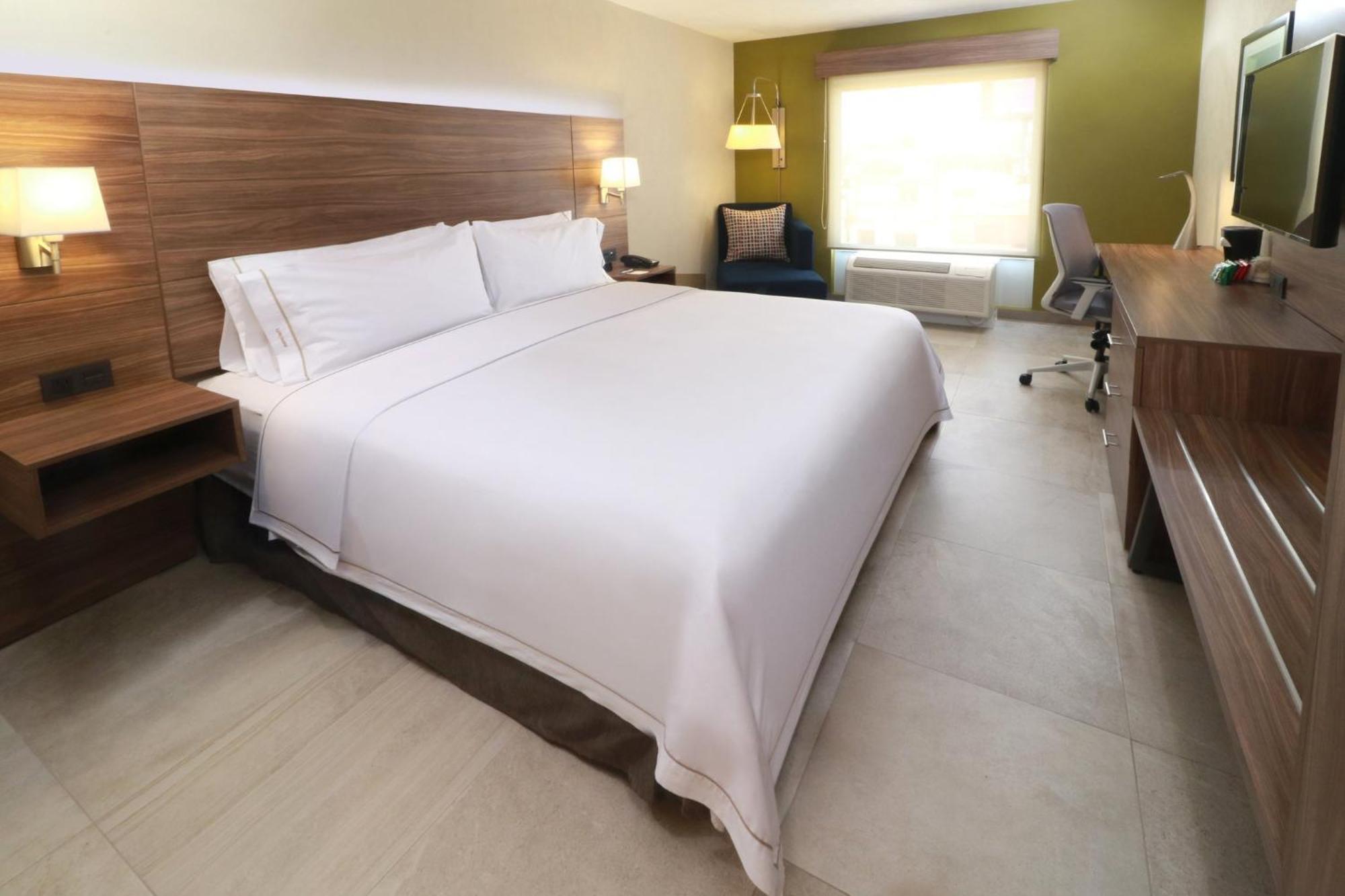 Holiday Inn Express Guadalajara Aeropuerto By Ihg Las Pintas Eksteriør billede